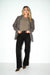 complete herfstoutfit met donkere truffel jeans met een subtiel wijdere pijp en moderne fit