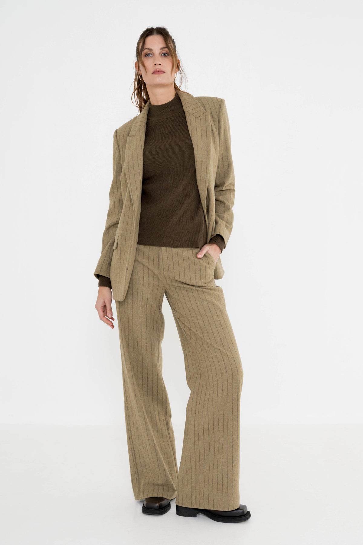 sella khaki gestreepte broek met rora gestreepte blazer khaki