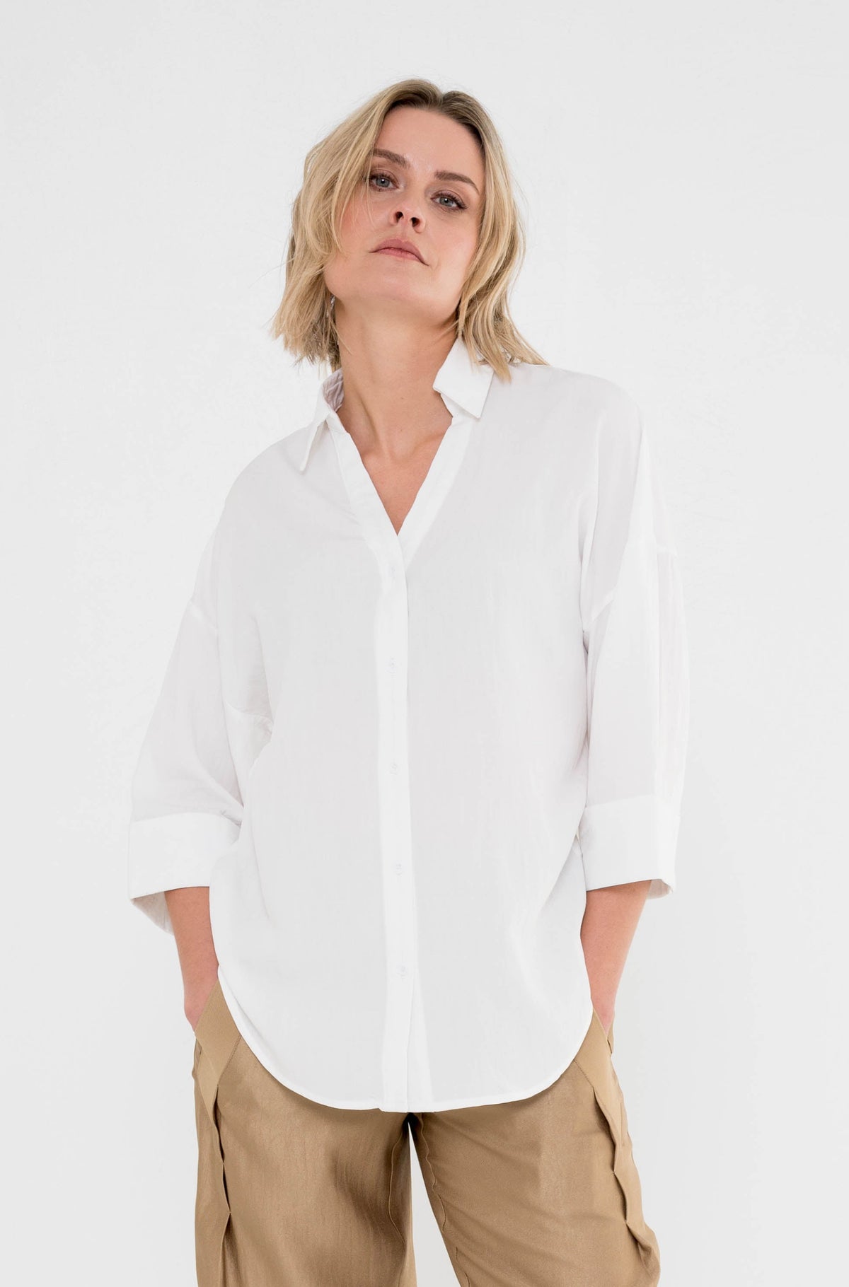 off-white damesblouse met losse fit en wijde driekwart mouwen