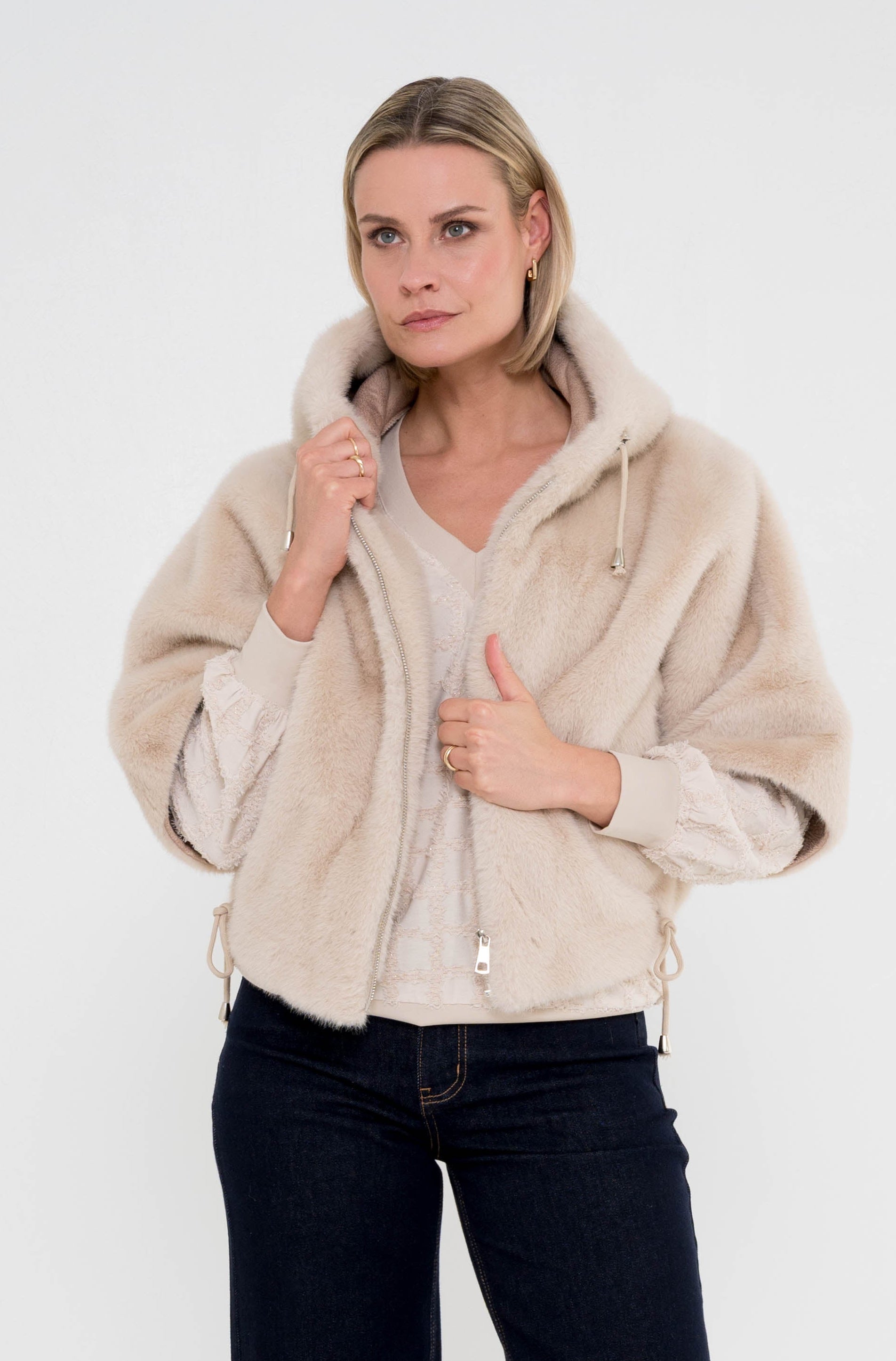 draag het vanina jasje over een zelfde kleur trui en op een donkere denim voor een warme herfstlook