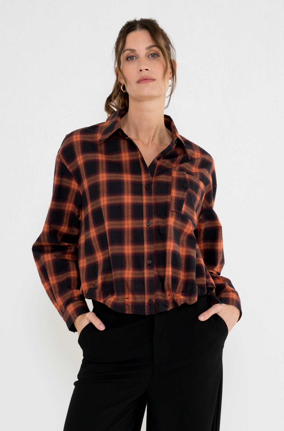 vondon roestbruine geruite blouse van maicazz met lange mouwen