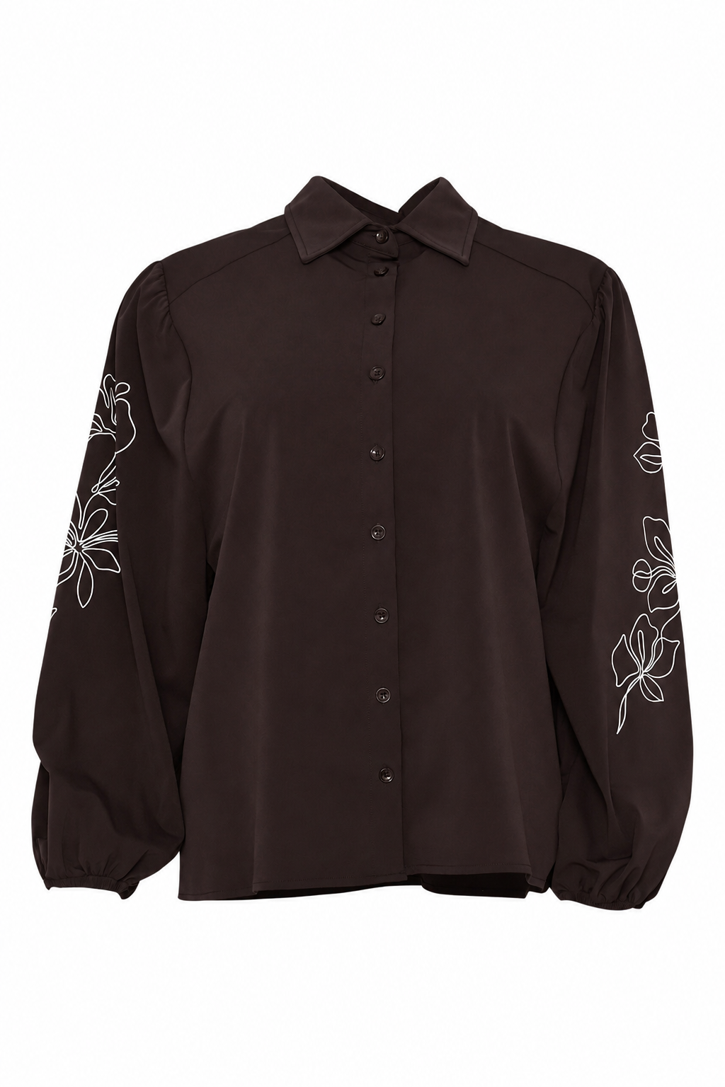 bruine damesblouse larixxe travelwear met klassieke kraag, knoopsluiting en subtiele lange pofmouwen met bloemenprint